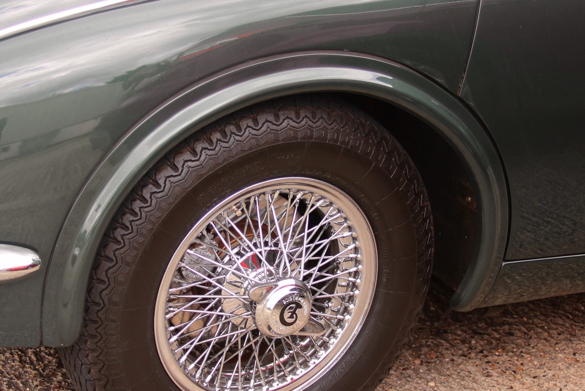 Daimler saloon sports rear wheel spat